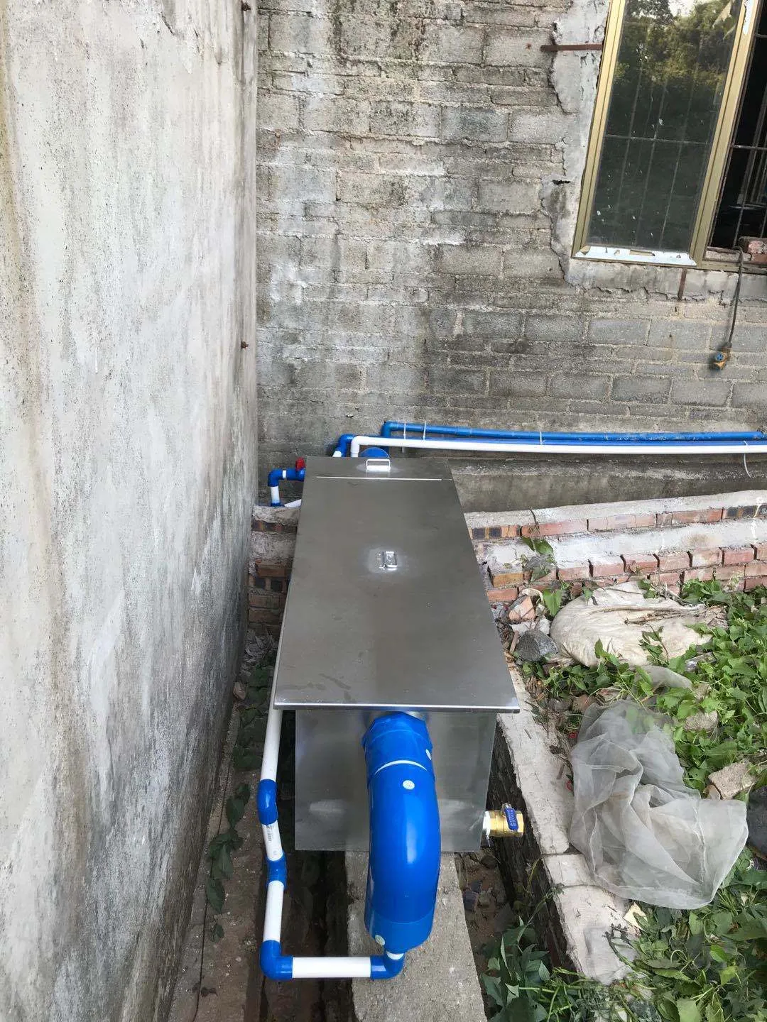 Restaurant Grease Separator Installation in a Restricted Outdoor Space